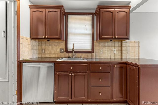 9299 Becker Avenue, Allen Park, MI 48101