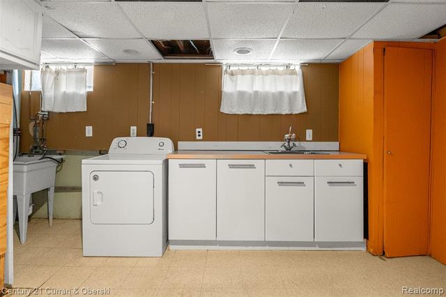 9299 Becker Avenue, Allen Park, MI 48101