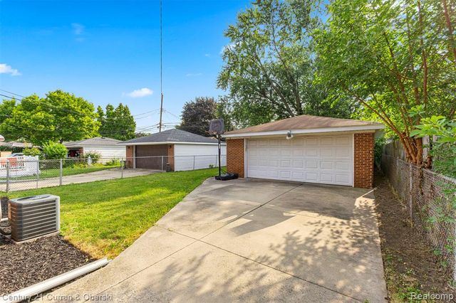 9299 Becker Avenue, Allen Park, MI 48101