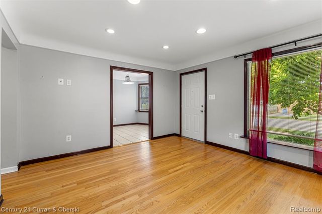 9299 Becker Avenue, Allen Park, MI 48101