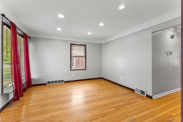 9299 Becker Avenue, Allen Park, MI 48101