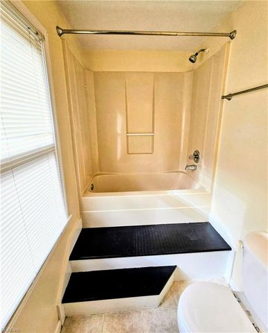 527 W 20th St Apt 401, Norfolk, VA 23517