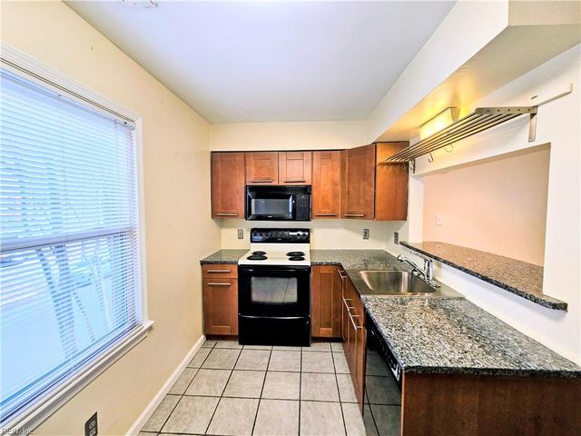 527 W 20th St Apt 401, Norfolk, VA 23517