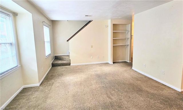 527 W 20th St Apt 401, Norfolk, VA 23517