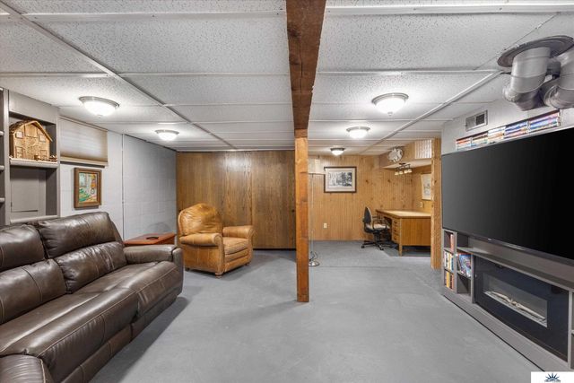 20609 Elkhorn Drive, Elkhorn, NE 68022