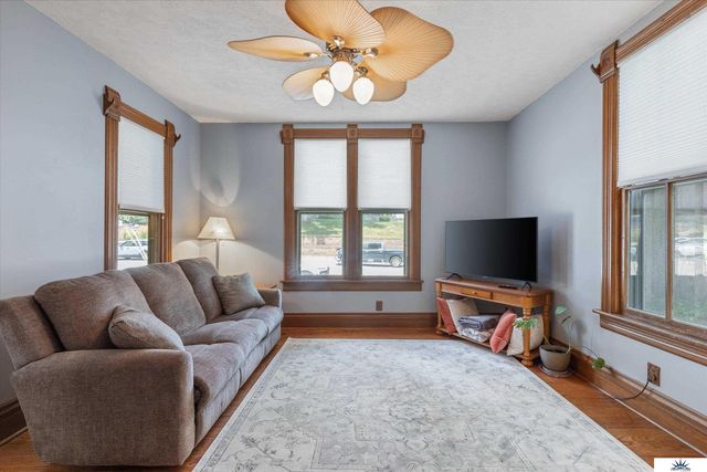 20609 Elkhorn Drive, Elkhorn, NE 68022