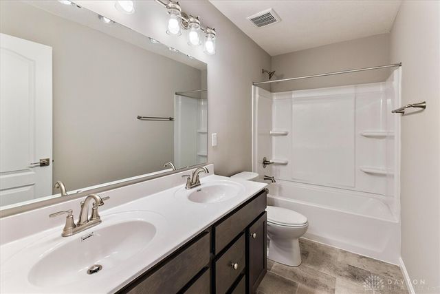 2544 Golden Leaf Drive, Beavercreek, OH 45431