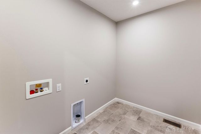 2544 Golden Leaf Drive, Beavercreek, OH 45431