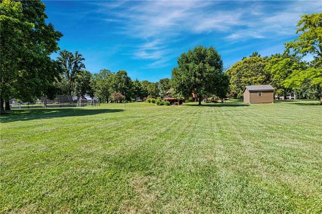 5801 W 180th Street, Stilwell, KS 66085