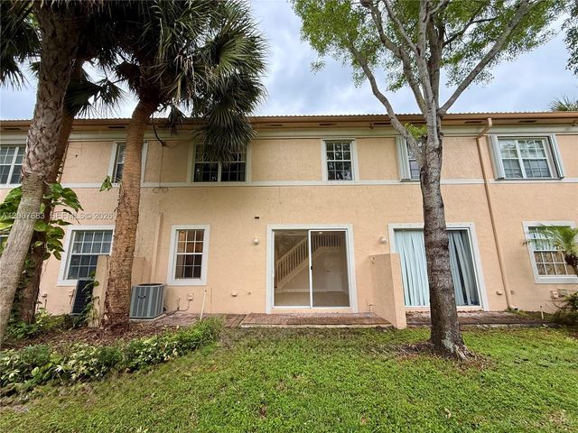 2674 SW 84th Ter 102, Miramar, FL 33025