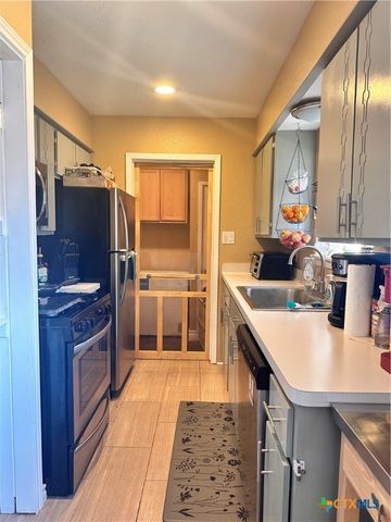 421 Broadway Street, San Marcos, TX 78666