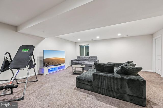 1211 LONG FARM LN, Brunswick, MD 21716