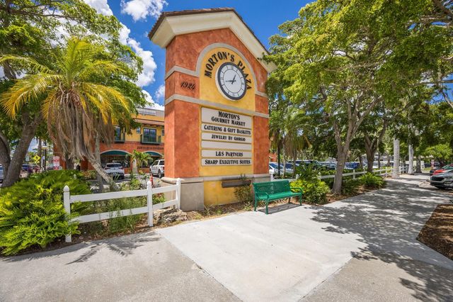 1856 HYDE PARK STREET, Sarasota, FL 34239