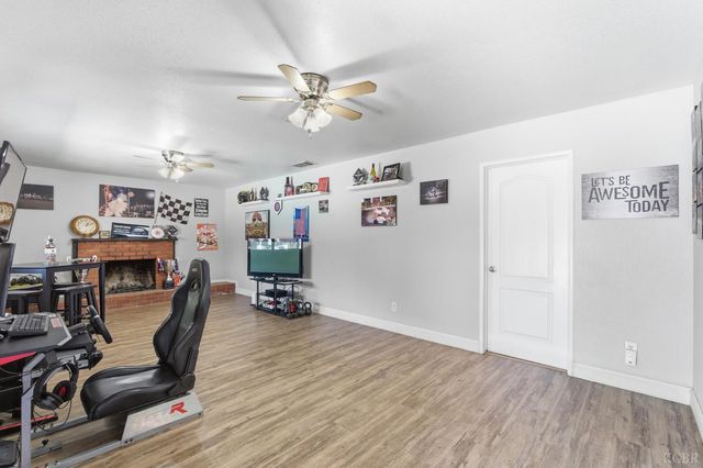 2137 N Woodridge Way, Hanford, CA 93230