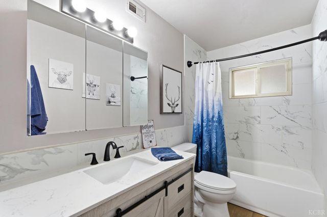 2137 N Woodridge Way, Hanford, CA 93230