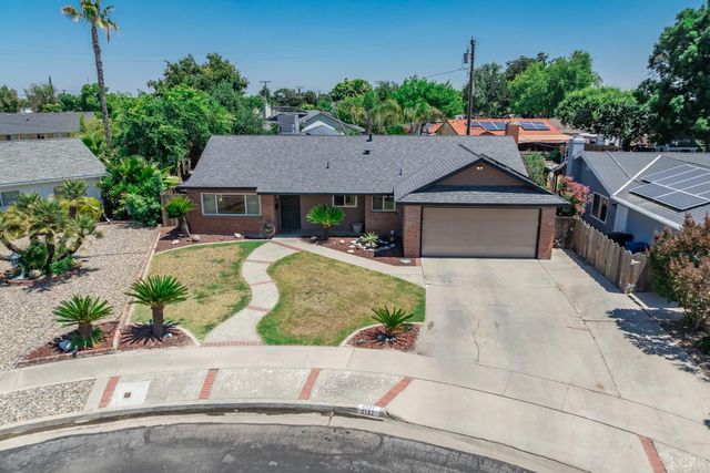 2137 N Woodridge Way, Hanford, CA 93230