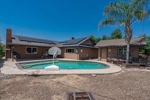 2137 N Woodridge Way, Hanford, CA 93230