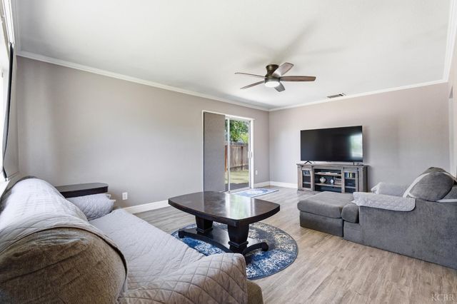 2137 N Woodridge Way, Hanford, CA 93230