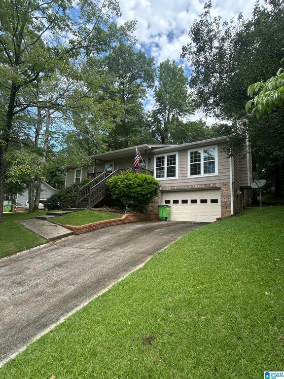 1043 KINGS FOREST DRIVE, Leeds, AL 35094