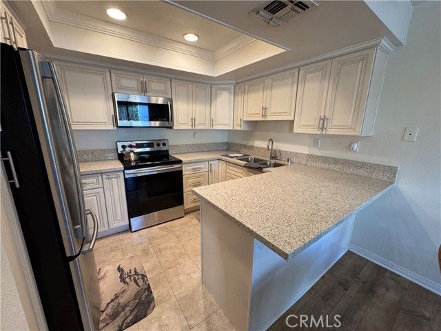 18408 Hatteras 13, Tarzana (los Angeles), CA 91356