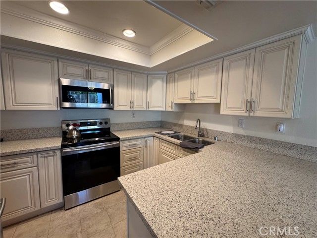 18408 Hatteras 13, Tarzana (los Angeles), CA 91356