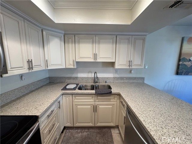 18408 Hatteras 13, Tarzana (los Angeles), CA 91356