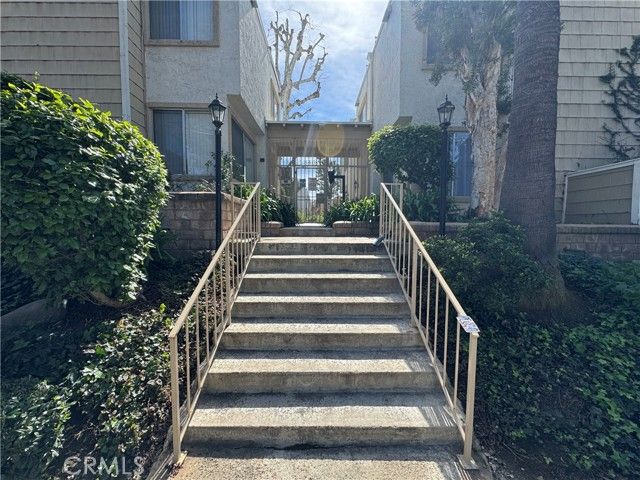 18408 Hatteras 13, Tarzana (los Angeles), CA 91356