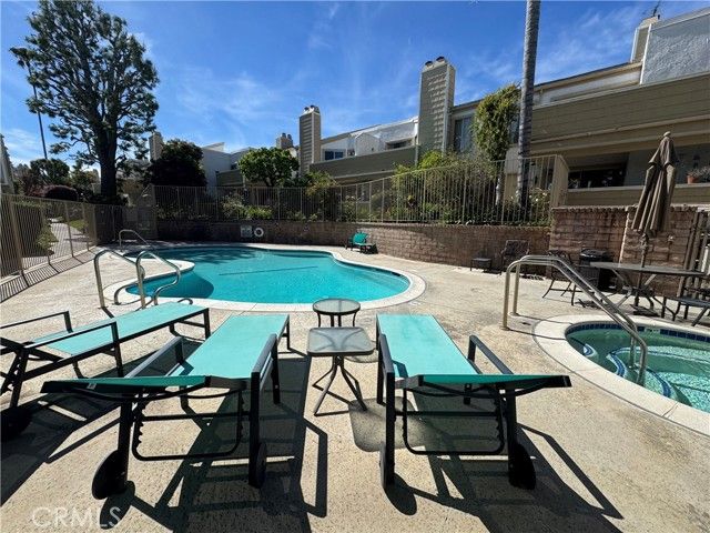 18408 Hatteras 13, Tarzana (los Angeles), CA 91356