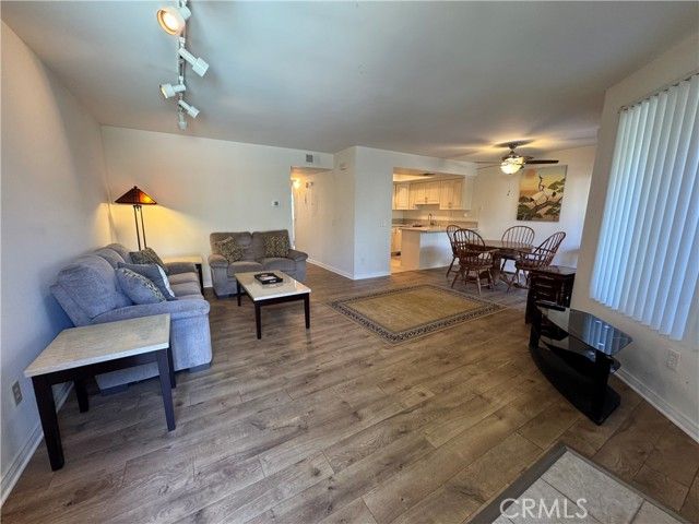 18408 Hatteras 13, Tarzana (los Angeles), CA 91356