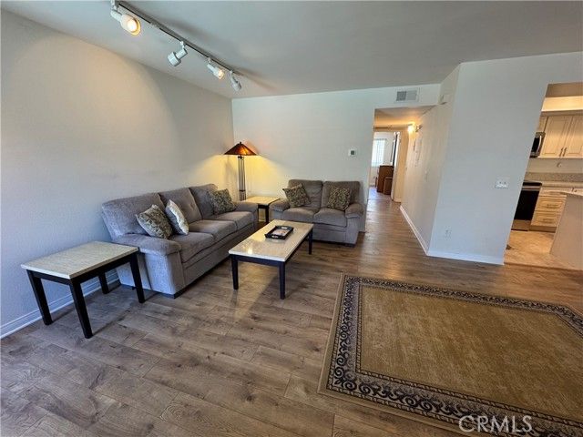 18408 Hatteras 13, Tarzana (los Angeles), CA 91356