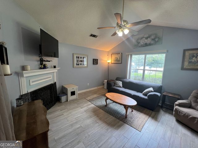 166 Barnetts Bridge Road, Jackson, GA 30233