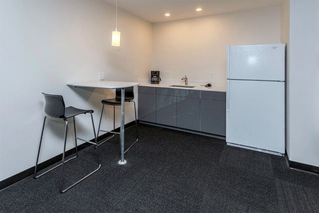 3663 Grand- Avenue 501, Des Moines, IA 50312