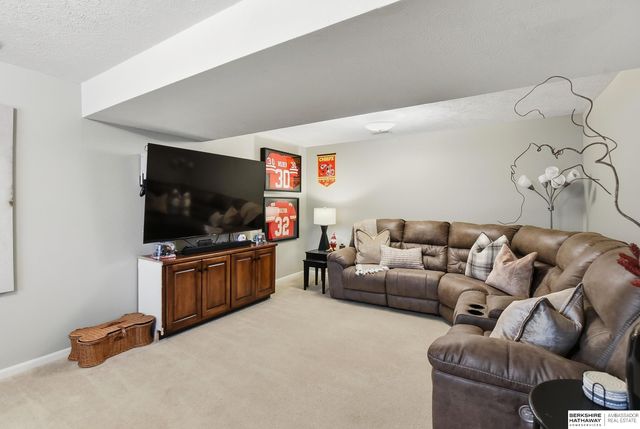 18656 U Street, Omaha, NE 68135