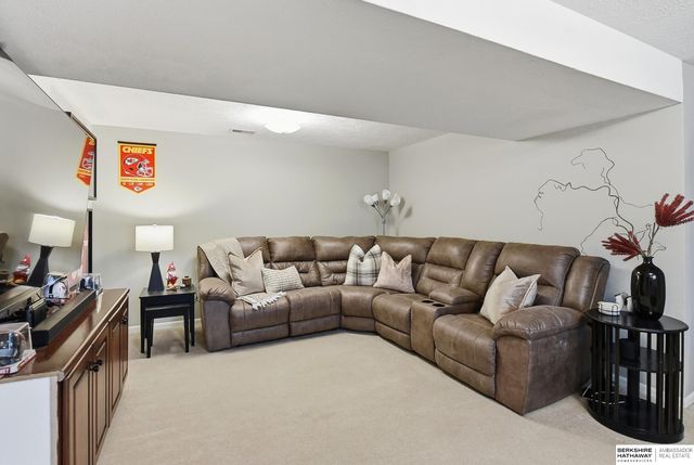 18656 U Street, Omaha, NE 68135