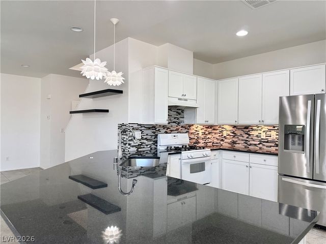 9830 Colenso Court, Las Vegas, NV 89148
