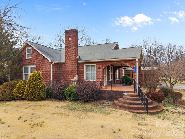 911 N Long ES Street, Salisbury, NC 28144