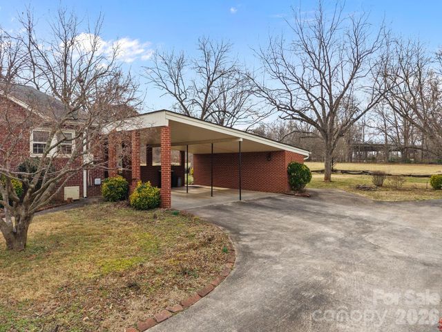 911 N Long ES Street, Salisbury, NC 28144