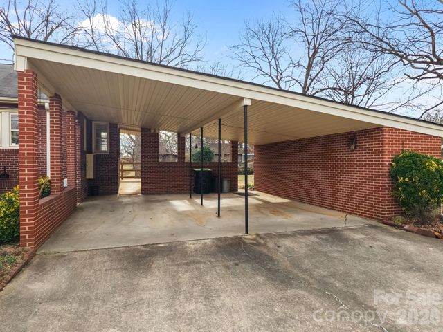 911 N Long ES Street, Salisbury, NC 28144