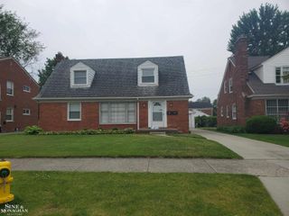 2037 Vernier Road, Grosse Pointe Woods, MI 48236