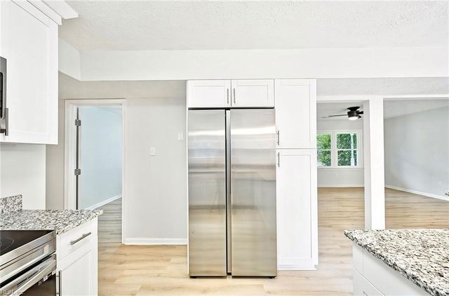 17 Sandy Lake DR, Hampton, VA 23666