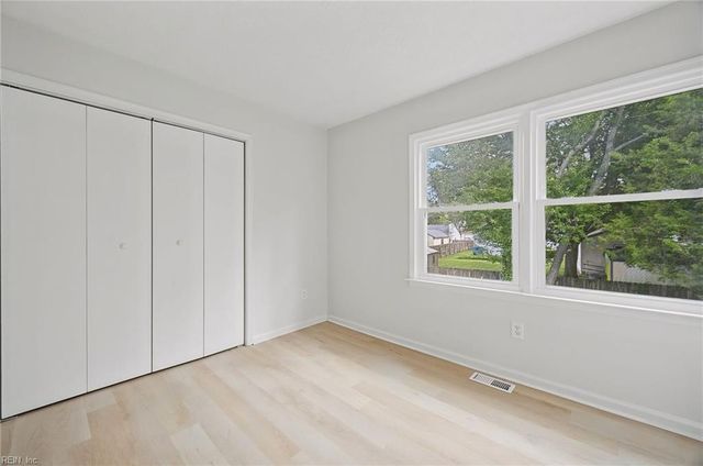 17 Sandy Lake DR, Hampton, VA 23666