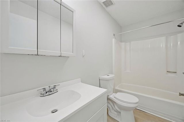 17 Sandy Lake DR, Hampton, VA 23666