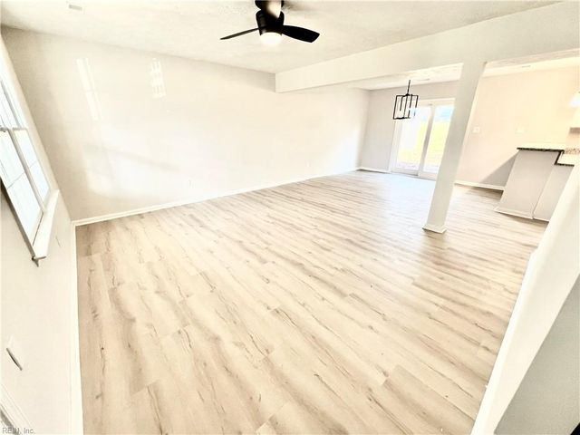 17 Sandy Lake DR, Hampton, VA 23666