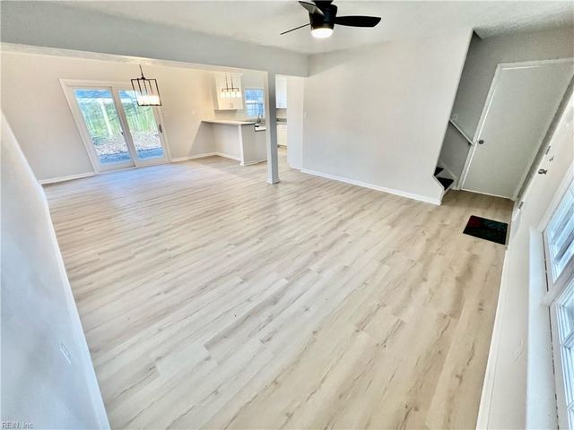 17 Sandy Lake DR, Hampton, VA 23666