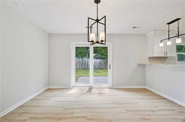 17 Sandy Lake DR, Hampton, VA 23666