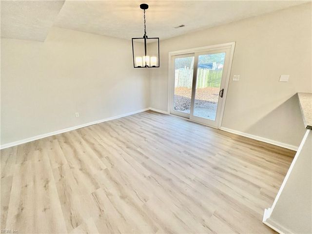 17 Sandy Lake DR, Hampton, VA 23666