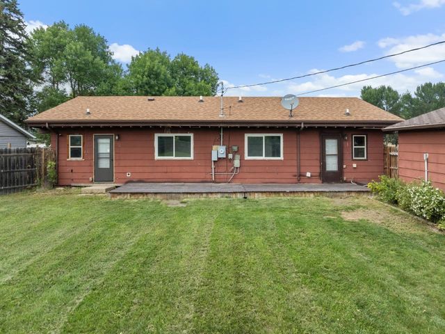 2517 2nd Ave SW, Minot, ND 58701