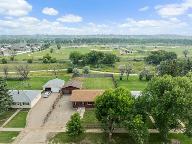 2517 2nd Ave SW, Minot, ND 58701