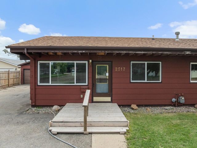 2517 2nd Ave SW, Minot, ND 58701