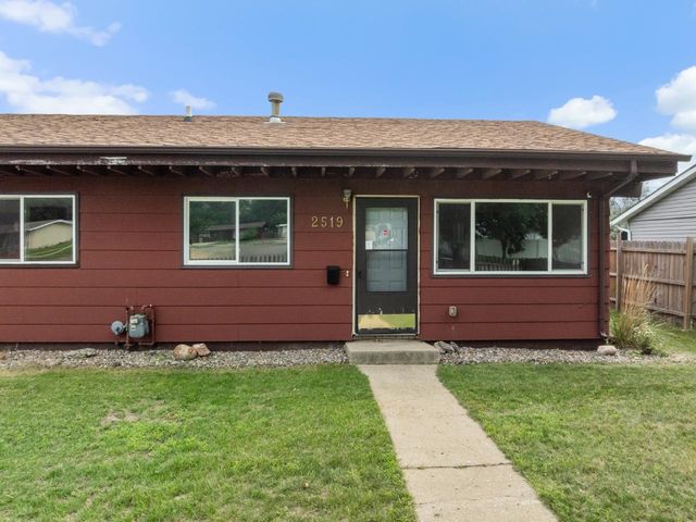 2517 2nd Ave SW, Minot, ND 58701